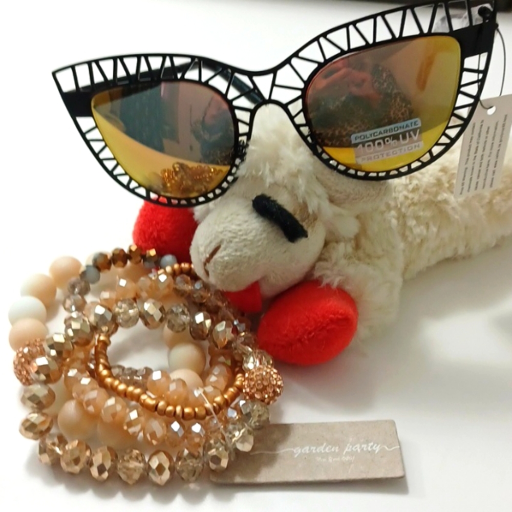 *NWT* Too Cute Apparel Black Mirror Sunglasses w/5 Piece Boutique Bracelet Set